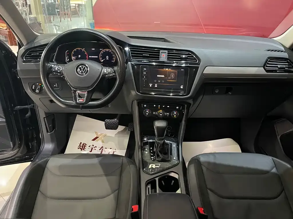 Volkswagen Tiguan L — фото 9