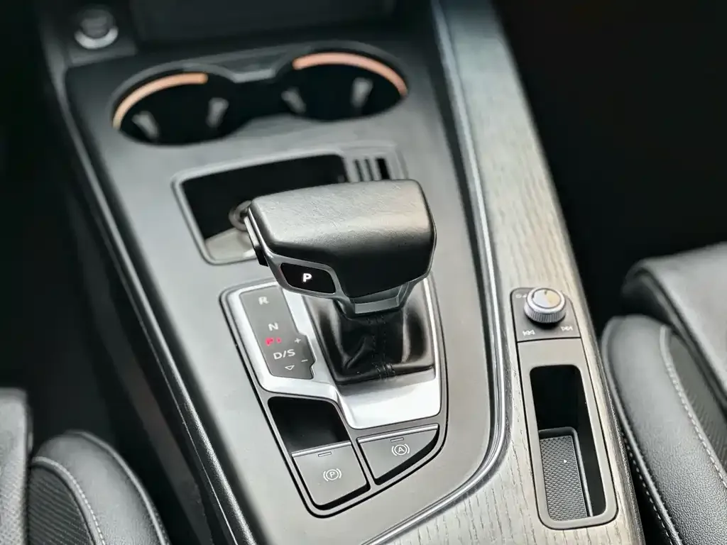 Audi A4L 2022 из CN, фото 10