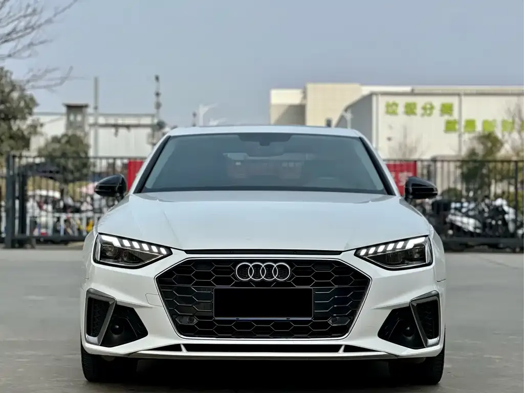 Audi A4L 2022 из CN, фото 2