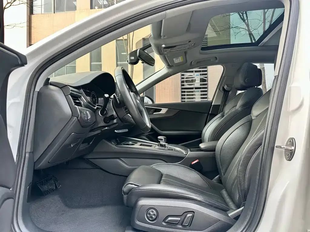 Audi A4L 2022 из CN, фото 4