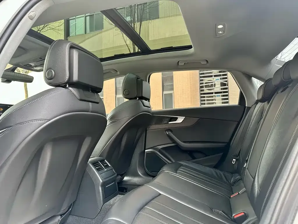 Audi A4L 2022 из CN, фото 6