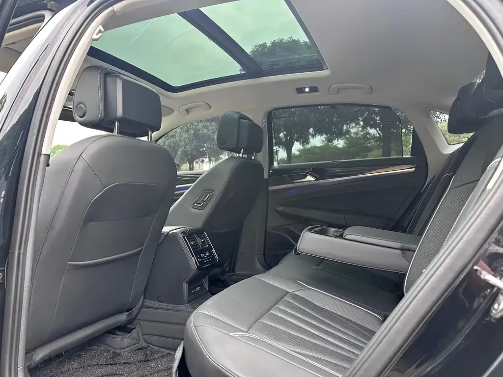 Volkswagen Passat 2024 из CN, фото 8