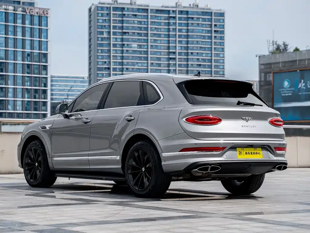 Bentley Bentayga 2023 из CN, фото 4