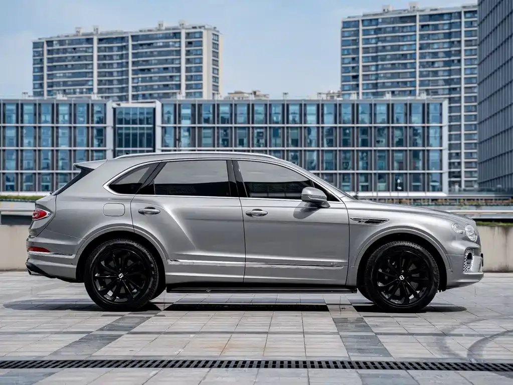 Bentley Bentayga 2023 из CN, фото 5