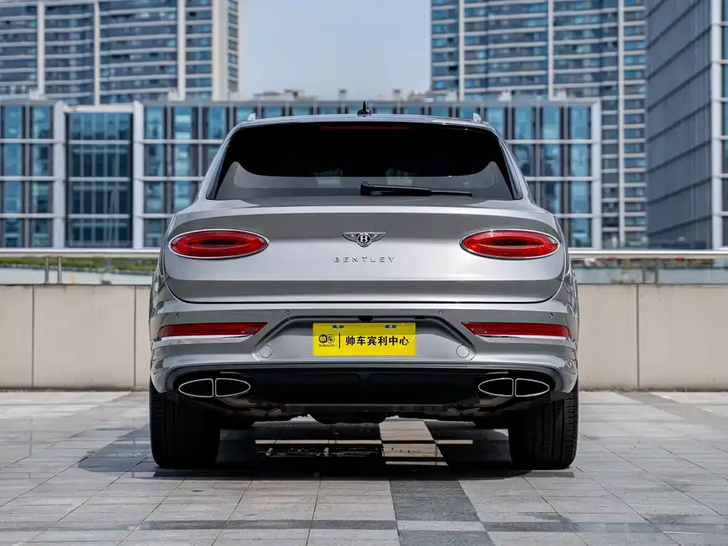 Bentley Bentayga 2023 из CN, фото 7