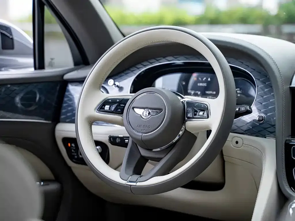 Bentley Bentayga 2023 из CN, фото 8