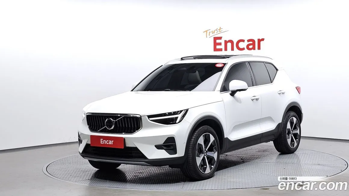 Volvo XC40 — фото 1