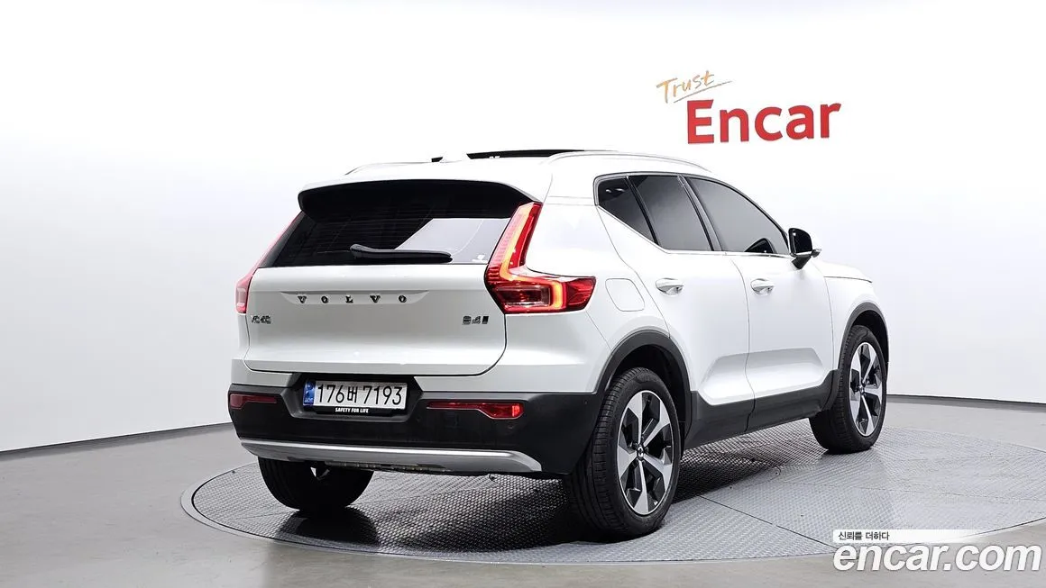 Volvo XC40 — фото 2