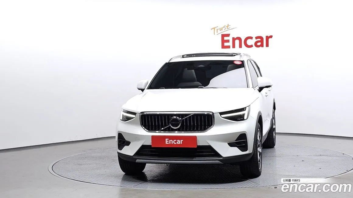 Volvo XC40 — фото 3