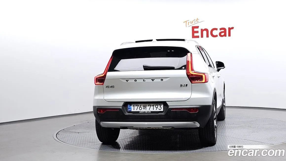 Volvo XC40 — фото 4
