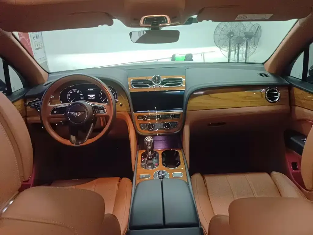 Bentley Bentayga 2021 из CN, фото 5