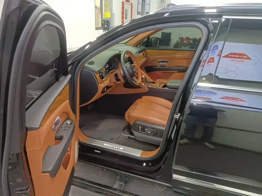 Bentley Bentayga 2021 из CN, фото 7