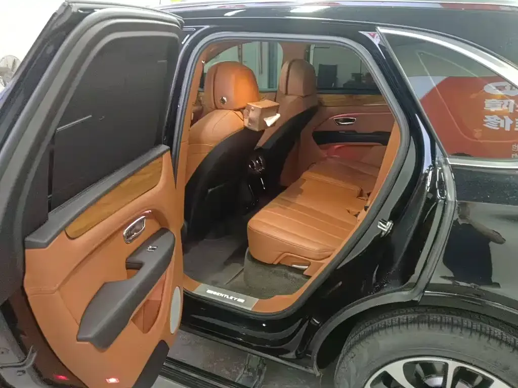 Bentley Bentayga 2021 из CN, фото 8