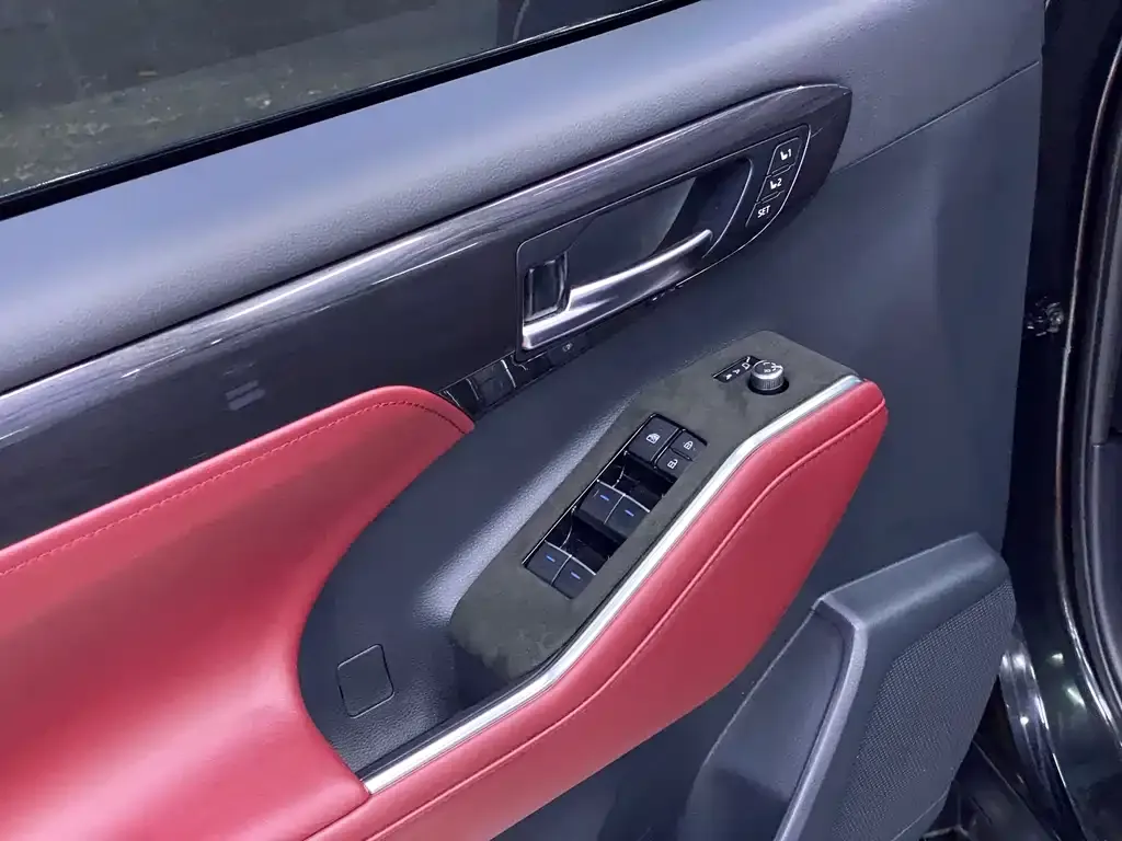 Toyota Crown Kluger 2021 из CN, фото 10