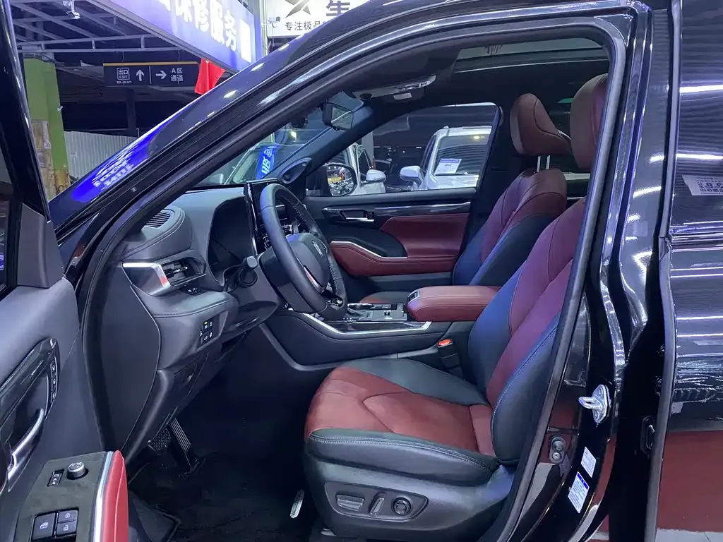 Toyota Crown Kluger 2021 из CN, фото 8