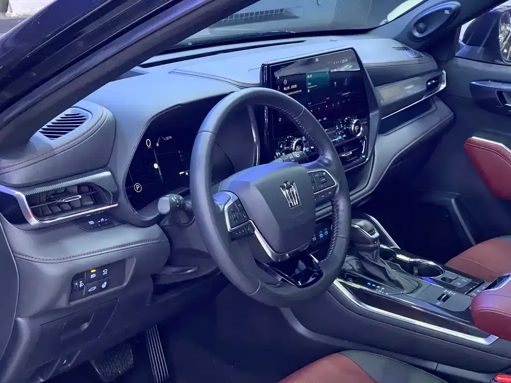 Toyota Crown Kluger 2021 из CN, фото 9