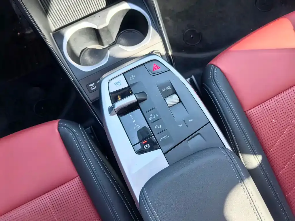 BMW iX1 2024 из CN, фото 10