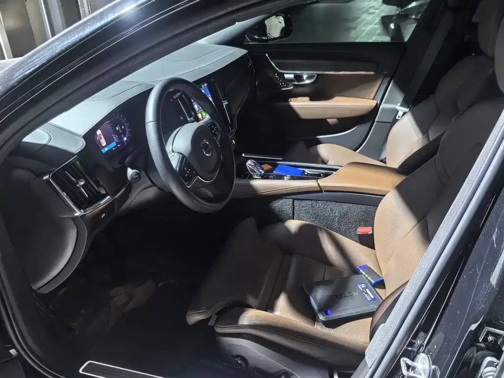 Volvo S90 2023 из CN, фото 4