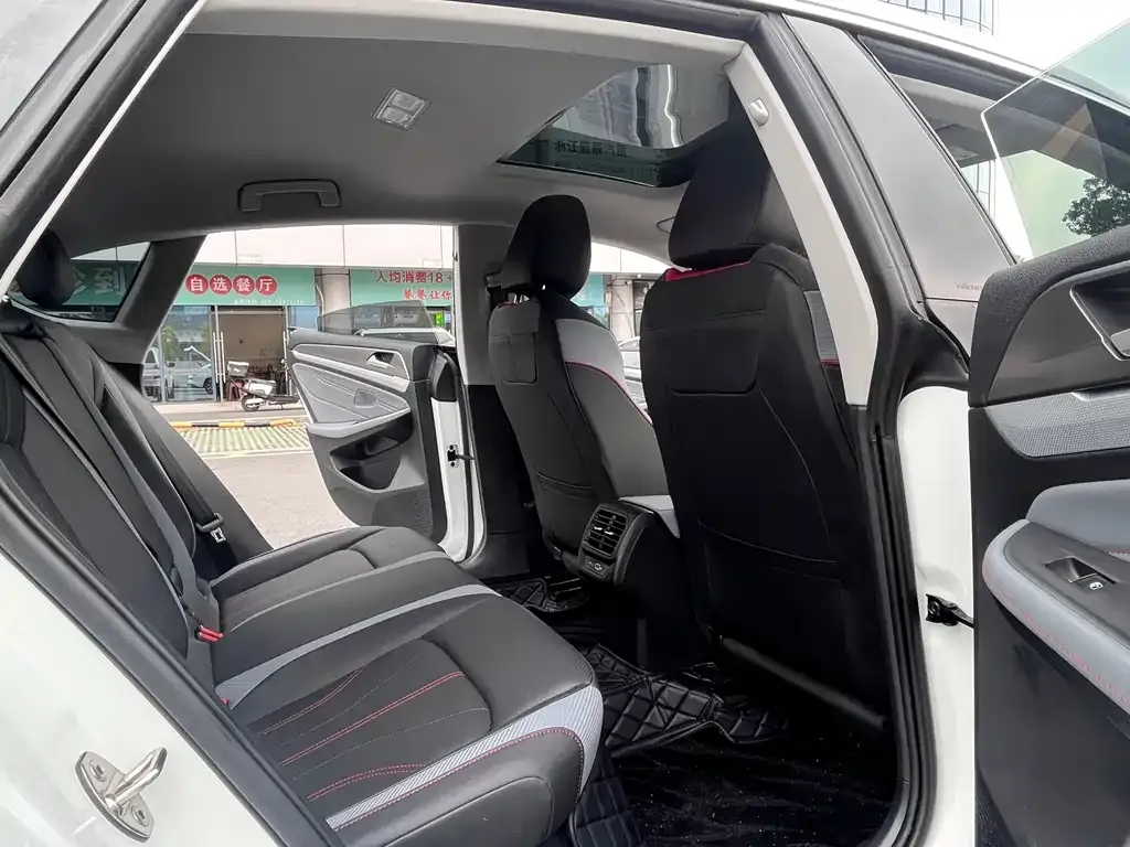 Volkswagen Lamando 2024 из CN, фото 10