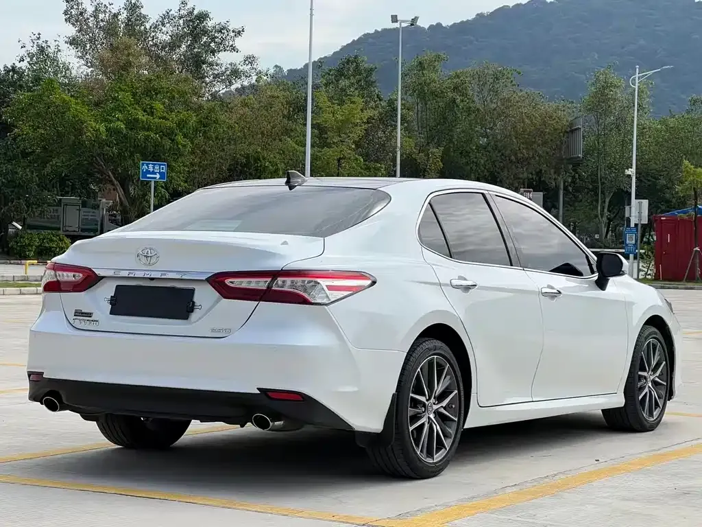 Toyota Camry 2023 из CN, фото 5