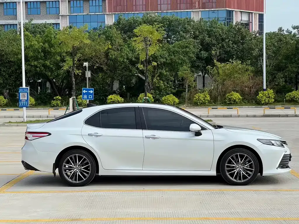 Toyota Camry 2023 из CN, фото 7