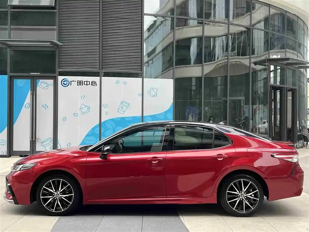 Toyota Camry — фото 10