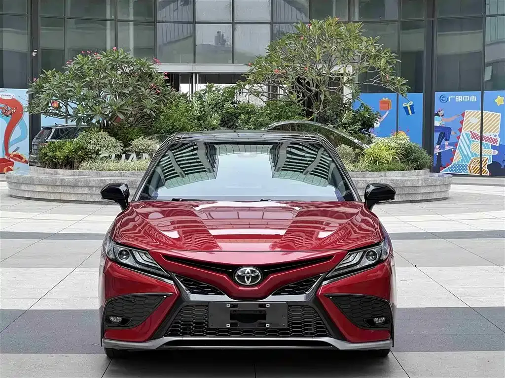 Toyota Camry — фото 2