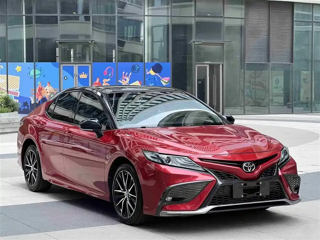 Toyota Camry — фото 3