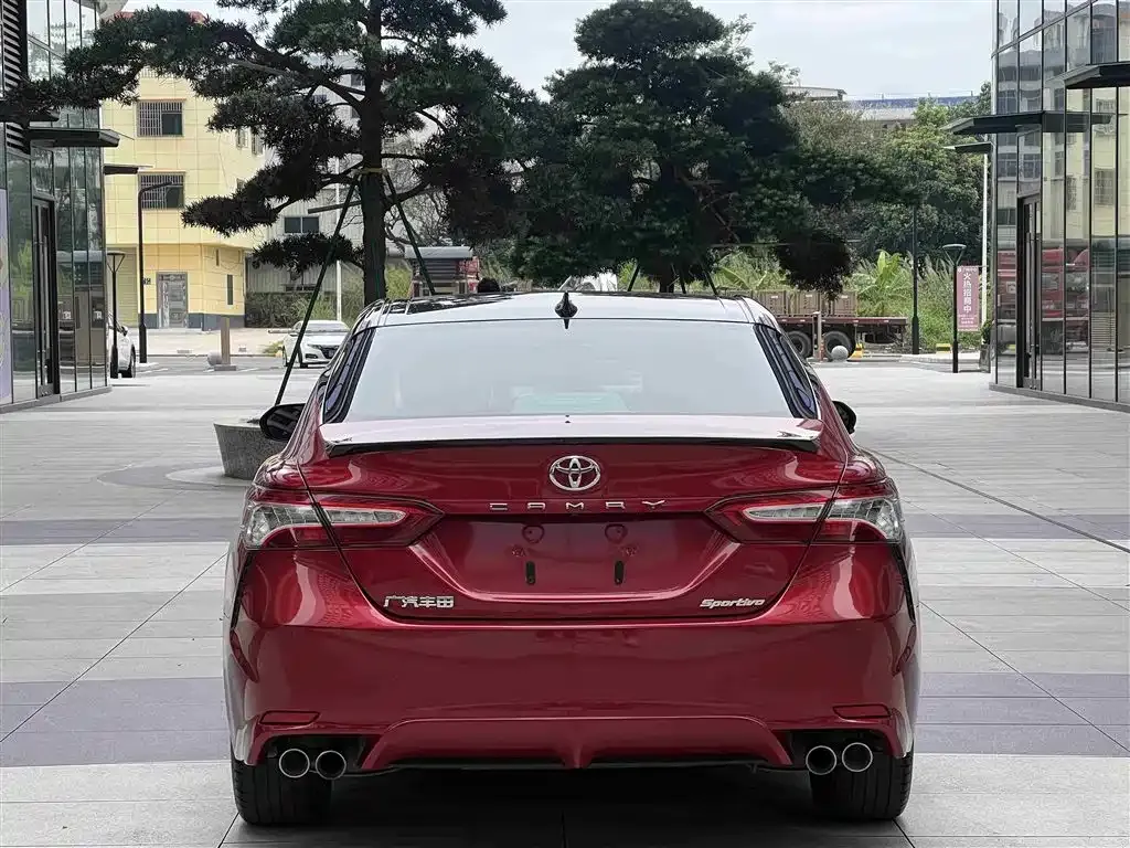 Toyota Camry — фото 7