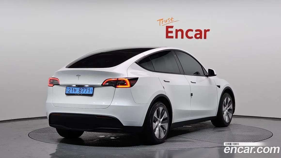 Tesla Model Y — фото 2