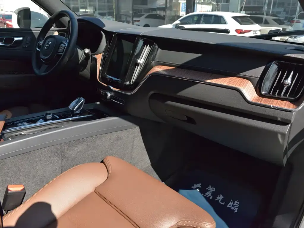 Volvo XC60 2024 из CN, фото 10
