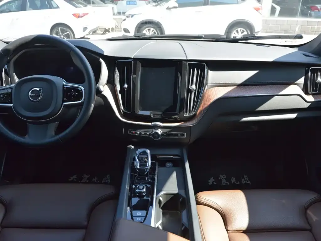 Volvo XC60 2024 из CN, фото 5