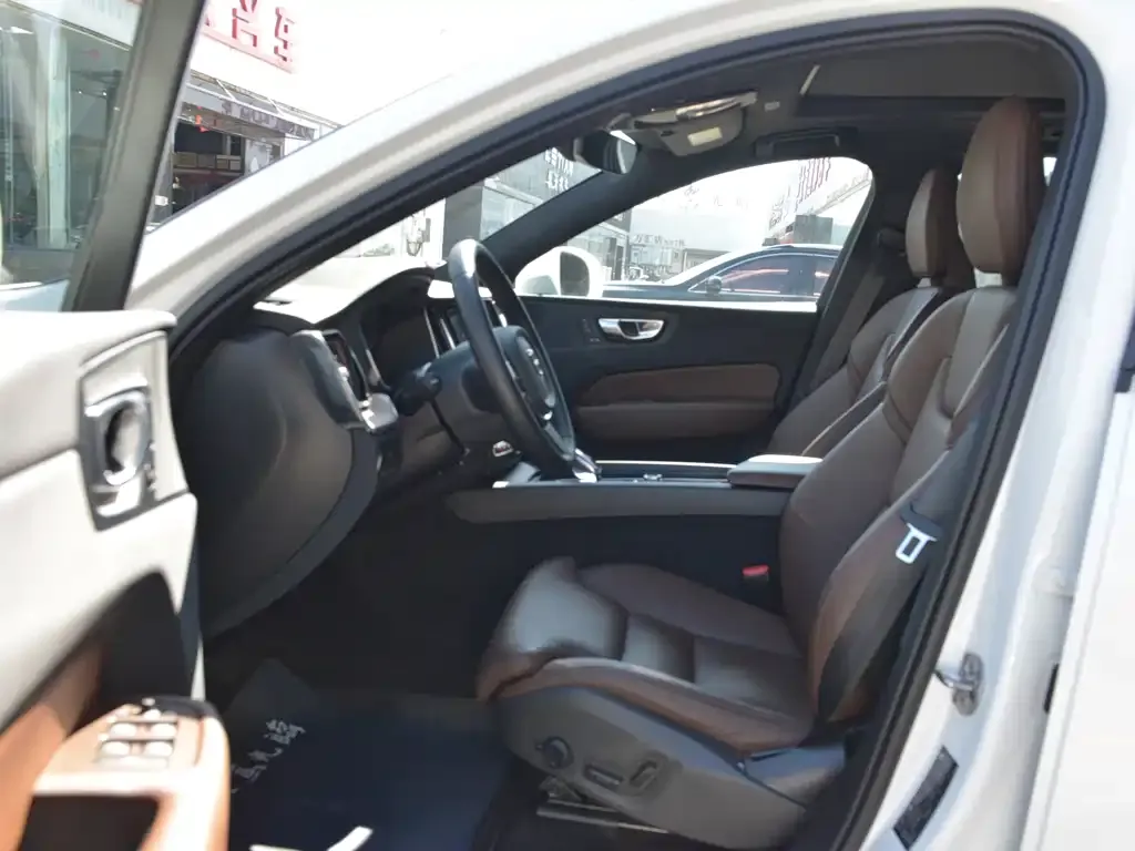 Volvo XC60 2024 из CN, фото 8