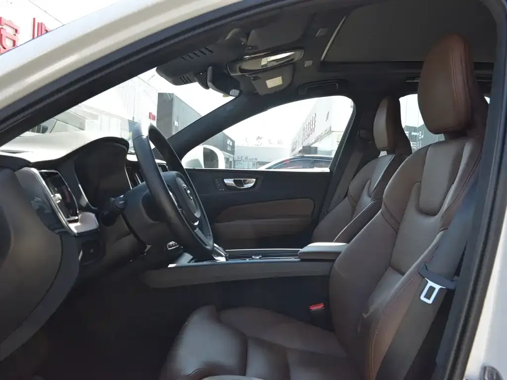Volvo XC60 2024 из CN, фото 9