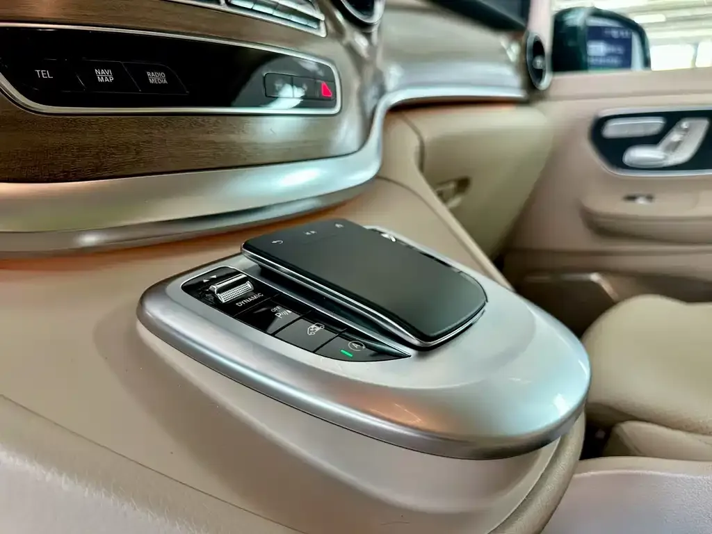 Mercedes-Benz V-Class 2023 из CN, фото 8