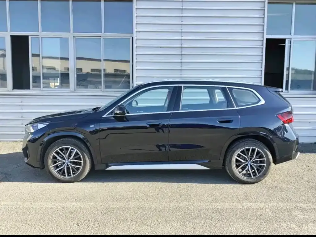 BMW iX1 2025 из CN, фото 4