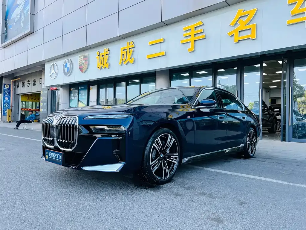 BMW 7 Series 2024 из CN, фото 1