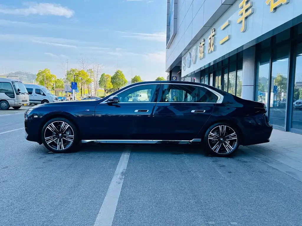 BMW 7 Series 2024 из CN, фото 3