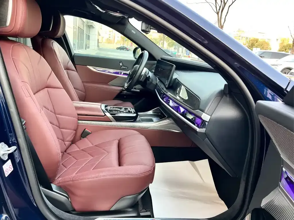 BMW 7 Series 2024 из CN, фото 4
