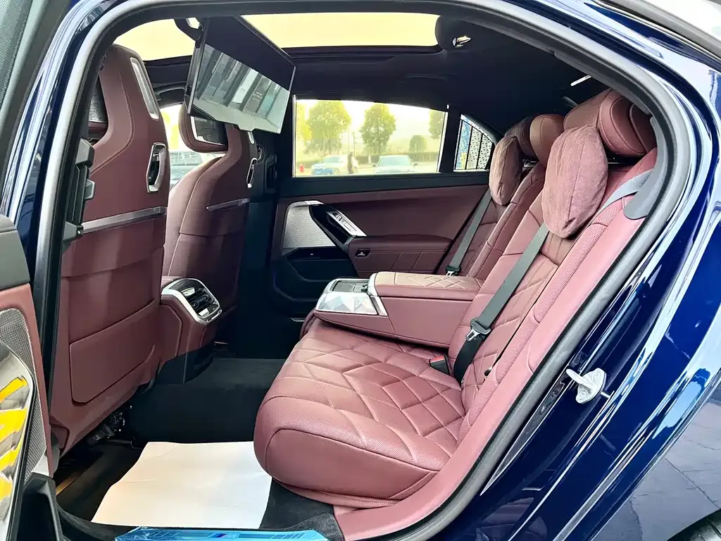 BMW 7 Series 2024 из CN, фото 5