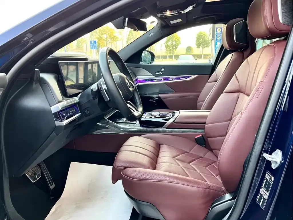 BMW 7 Series 2024 из CN, фото 6