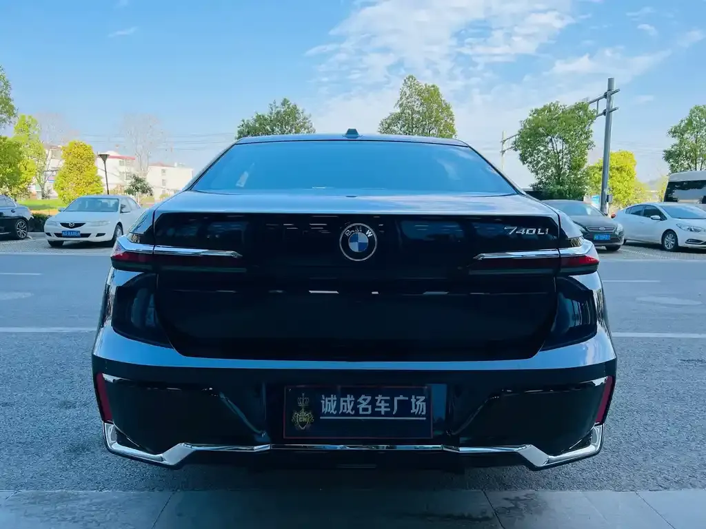 BMW 7 Series 2024 из CN, фото 9
