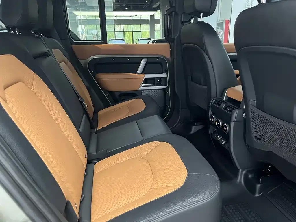 Land Rover Defender 2023 из CN, фото 9