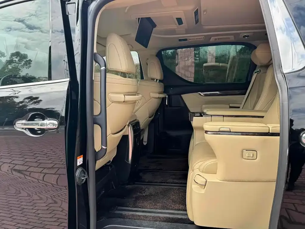 Toyota Alphard 2022 из CN, фото 5