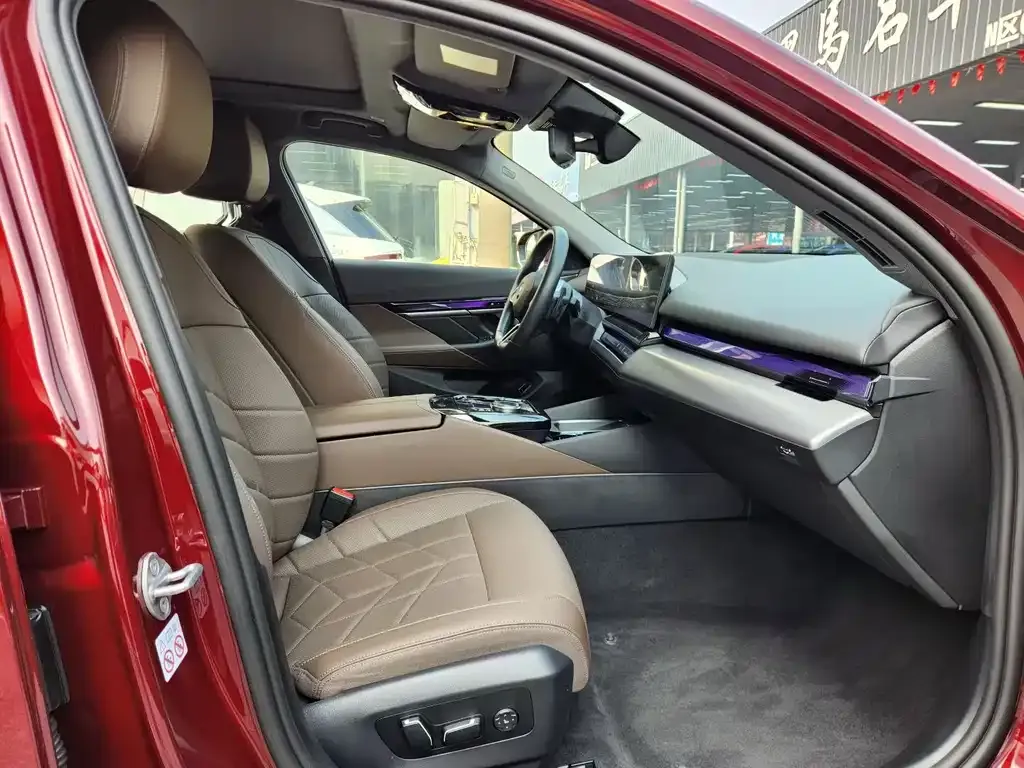 BMW 5 Series 2024 из CN, фото 5