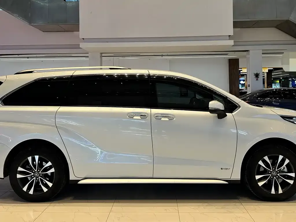 Toyota Granvia 2024 из CN, фото 6