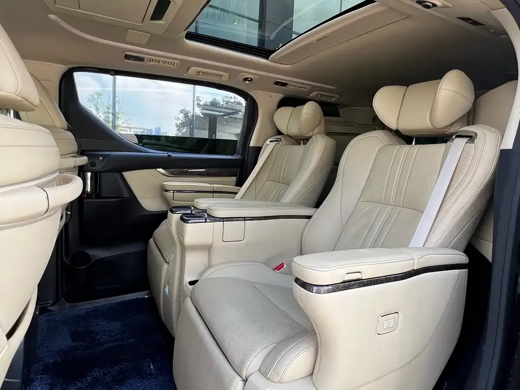 Toyota Vellfire 2022 из CN, фото 3
