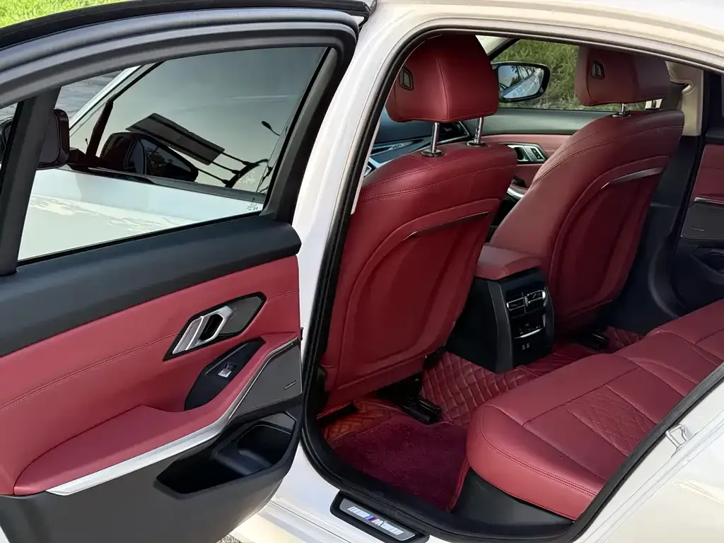 BMW 3 Series 2023 из CN, фото 10