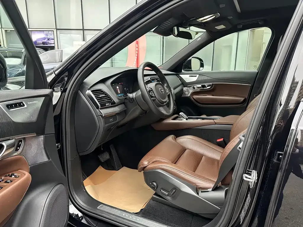 Volvo XC90 2023 из CN, фото 8