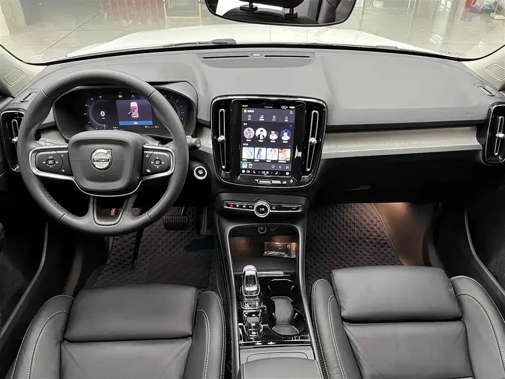 Volvo XC40 2023 из CN, фото 2